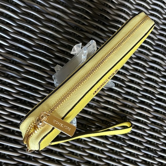 Michael Kors Jet Set Travel Large Travel CONTINENTAL 
Sunshine - Picture 6 of 16